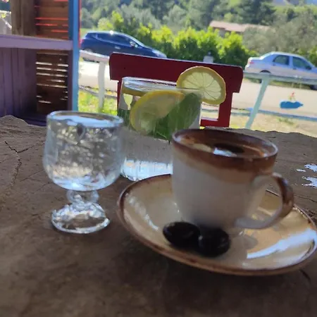 Yolda Bungalow Cafe