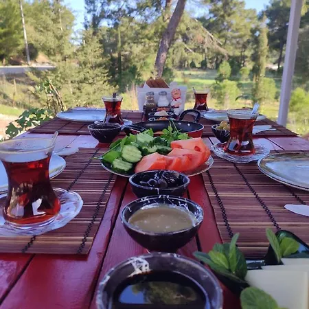 Yolda Bungalow Cafe Kumluca